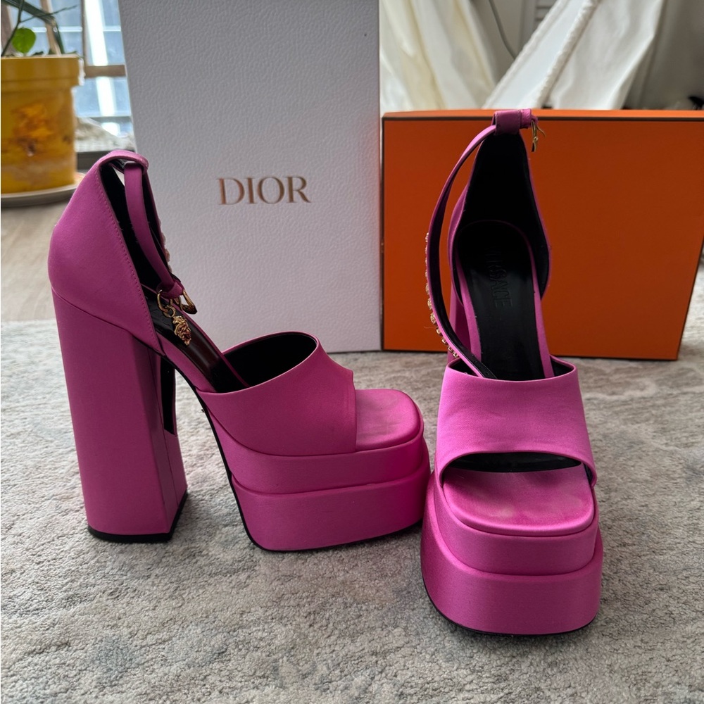 VERSACE AUTHENTIC FUCHSIA PLATFORM HEELS LIKE NEW
